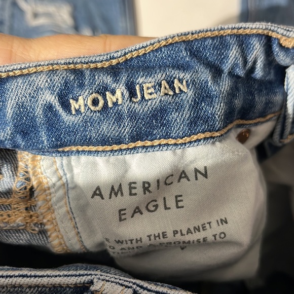 American Eagle Mom Jean denim jeans sz 00 short distressed medium wash - Picture 5 of 7
